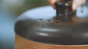 水開后轉(zhuǎn)中火蒸50-60分鐘。