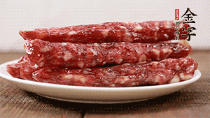 金字香腸切小段備用。