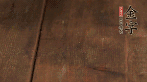 小玉米洗凈，對切。