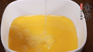 加1.5倍溫水攪拌均勻。