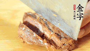 金字鹵牛肉切成小粒。