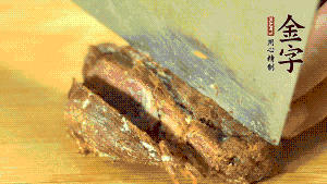 金字鹵牛肉切成牛肉粒。