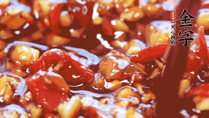 加入蒜末后攪拌均勻，讓每一種味道更加融合。(這個醬汁是不是看起來很誘人啊^_^)