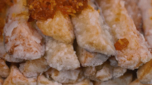 茄子撈出后放入雞精和XO醬拌均勻。
