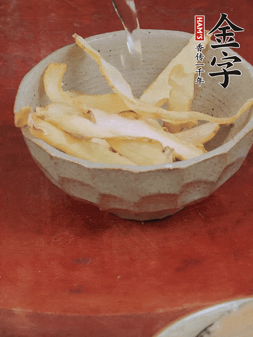 玉竹、花菇分別清水泡發(fā)。