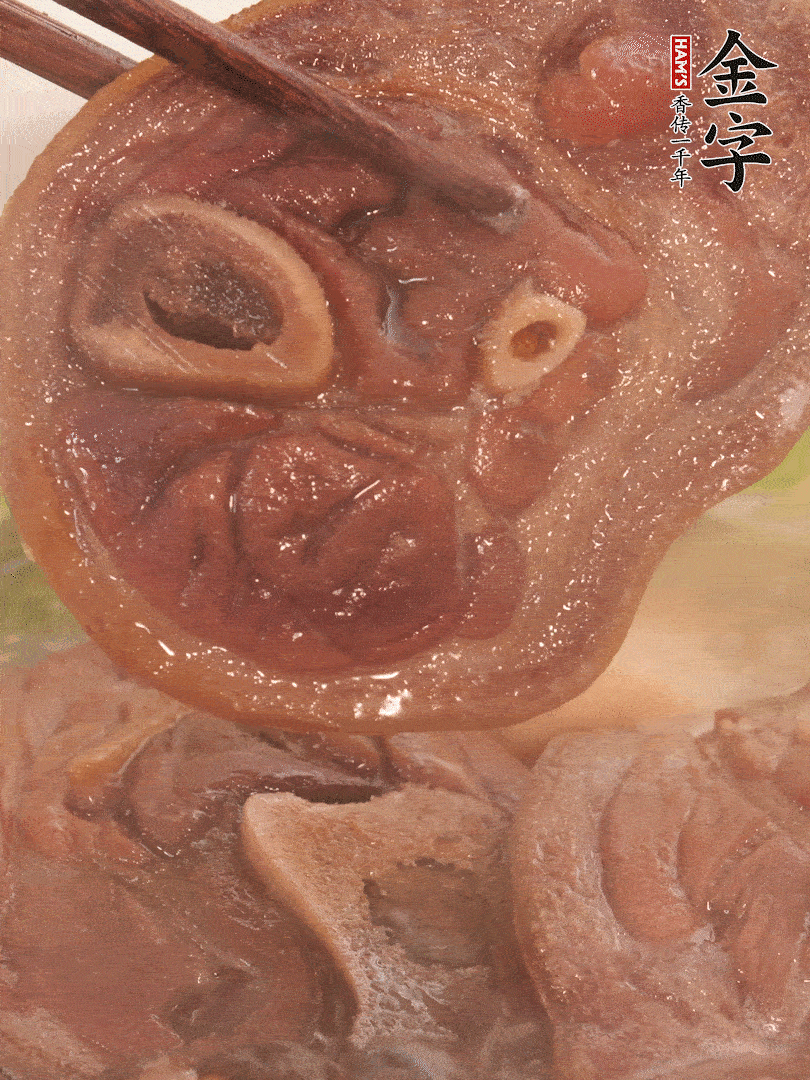 大火燒開后，調(diào)成小火燜煮30分鐘，煮至蓮藕軟糯。