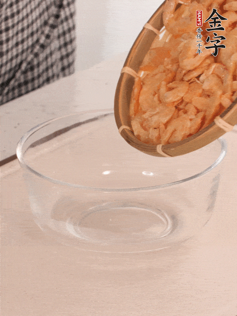 海米提前用溫水浸泡一會。