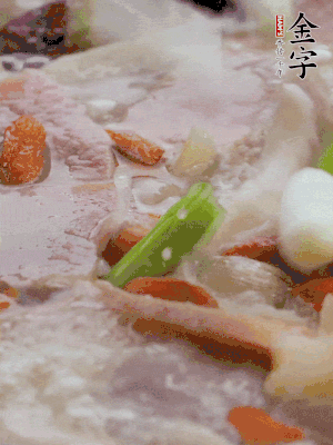 最后下枸杞、蒜白。