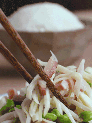 加一點(diǎn)清水炒至斷生。