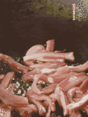 再放豌豆苗翻炒均勻。