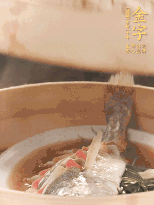 蒸鍋上汽后，中火蒸10分鐘，關(guān)火燜2分鐘。