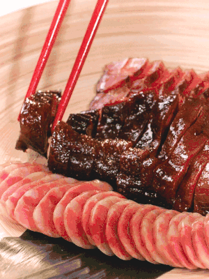 香腸、醬肉適合切片、醬鴨適合切塊。