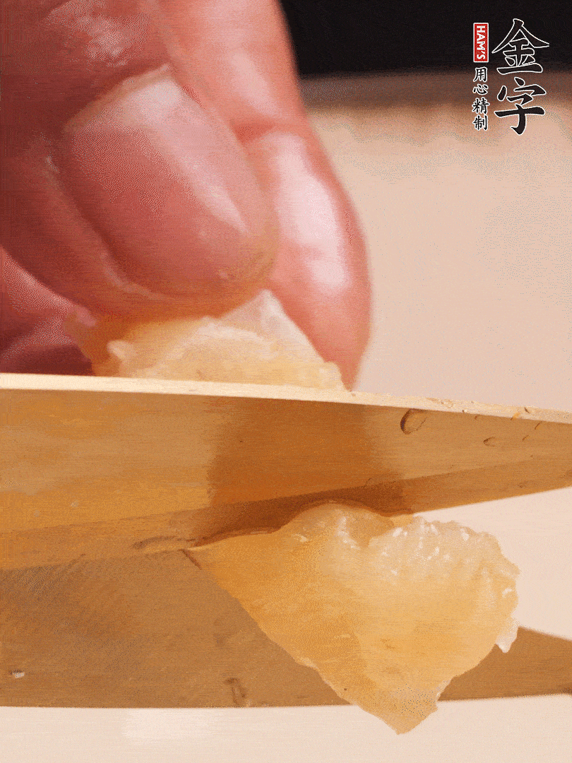 取出放入清水中，清洗表面，再剪成小段