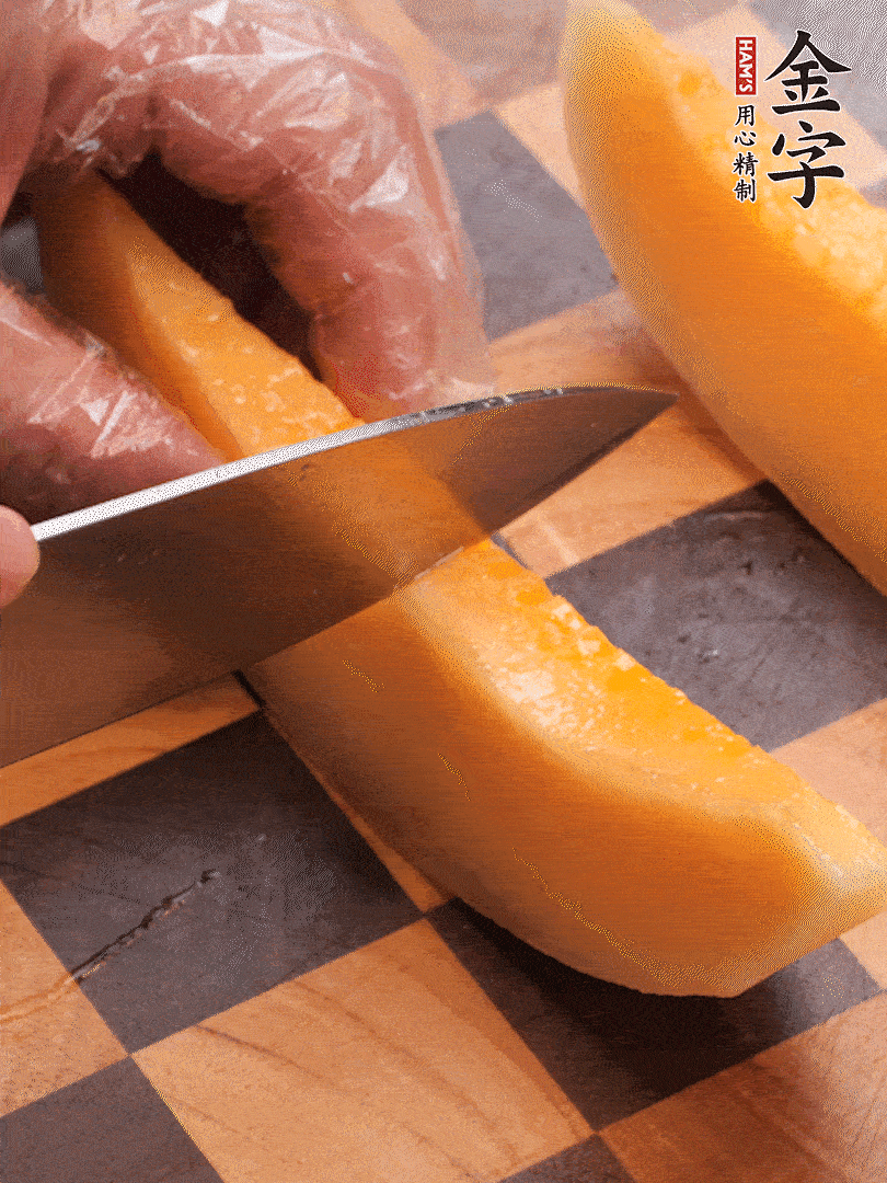 火腿包裹哈密瓜，按圓形擺放