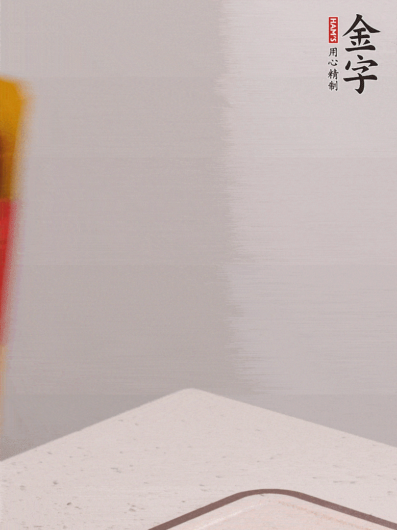 金字火腿切片，溫水浸泡5分鐘，將牛腩放鍋中，倒入比食材多2倍的清水，加姜焯水