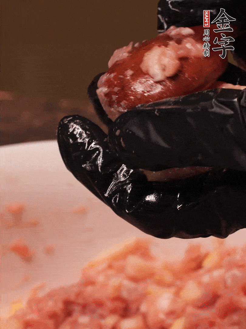 攪拌上勁，15g食用油，再攪拌一下，分成30g小圓球，冰凍1小時(shí)