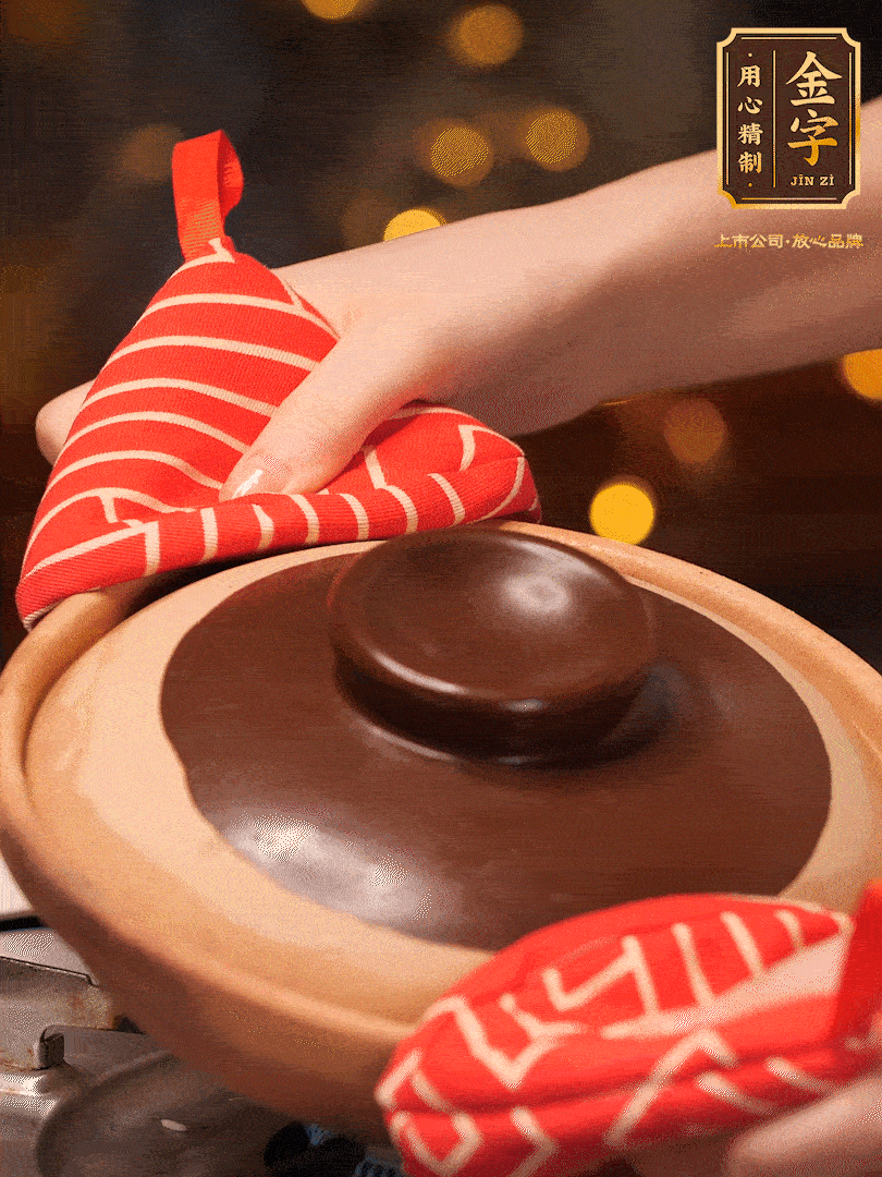 想要有嘎嘣脆鍋巴的關(guān)鍵（傾斜砂鍋，讓每個側(cè)邊都均勻加熱一分鐘）