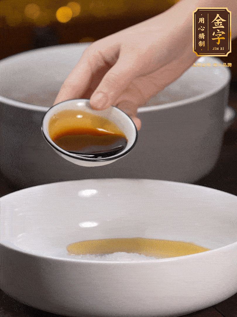 金字鹵牛肉切片，黃瓜切絲