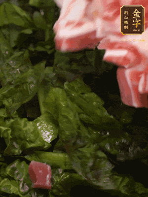 大米淘洗干凈，把食材全部放進(jìn)去，加適量水?dāng)嚢杈鶆?>
					</div>
					<span>步驟 3/5</span>
					<p>大米淘洗干凈，把食材全部放進(jìn)去，加適量水?dāng)嚢杈鶆?/p>
				</li><li>
					<div   id=