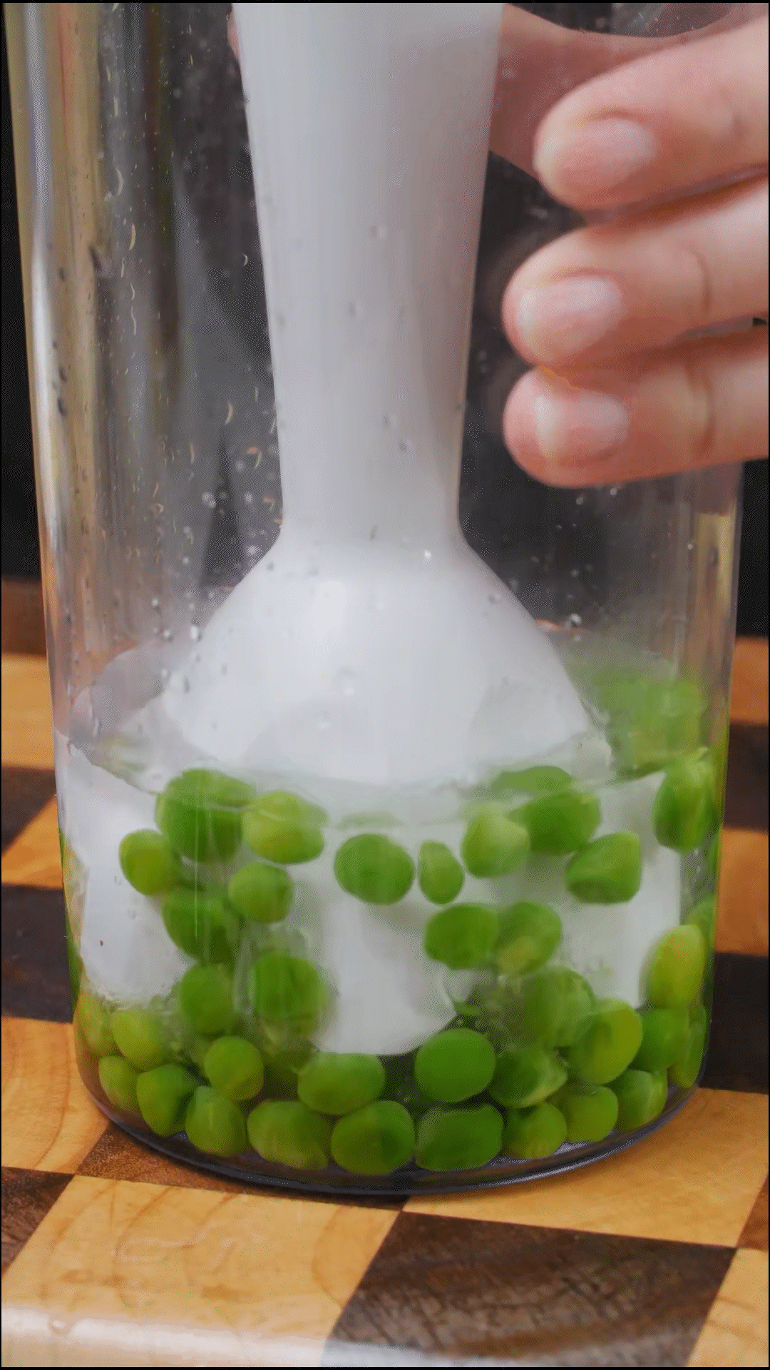 水開后放入玉米筍、豌豆斷生
