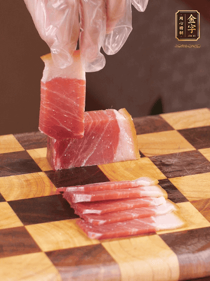 金字火腿切薄片