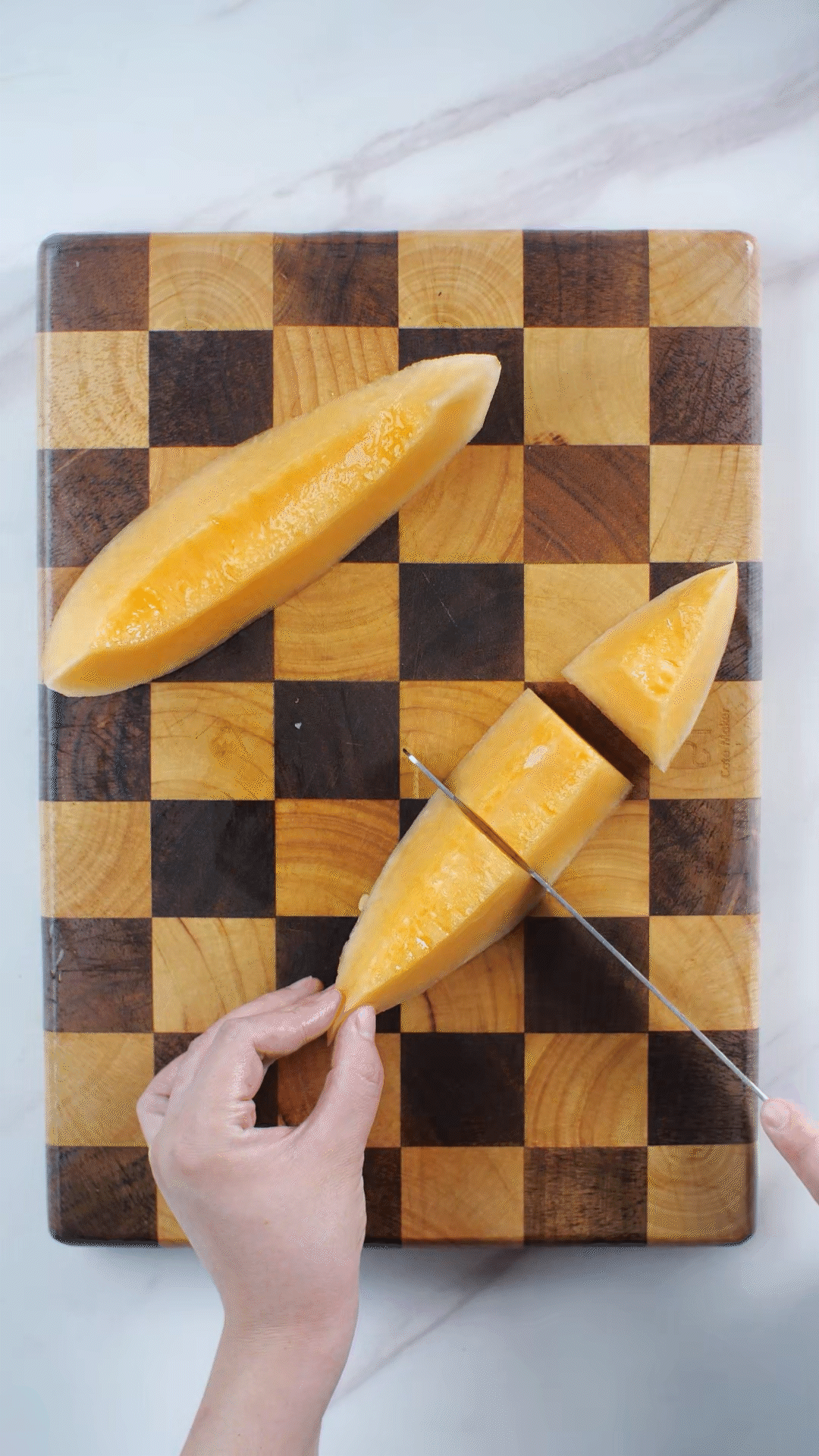 蜜瓜去皮切成長方體