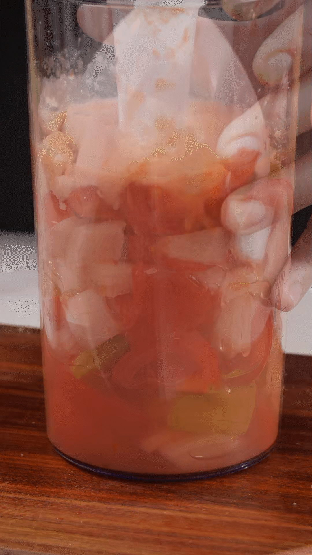 加入水、橄欖油、蘋果醋