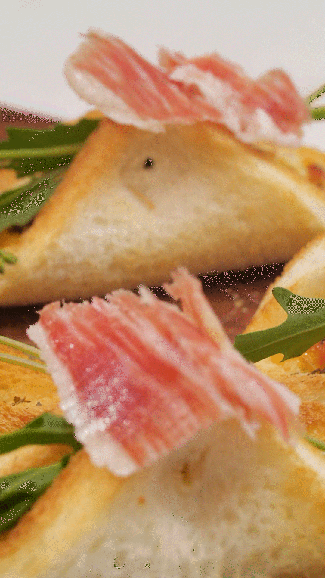 空氣炸鍋或烤箱180度5分鐘，撒歐芹碎
