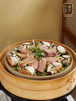 上鍋蒸15分鐘后，放蔥絲，潑熱油