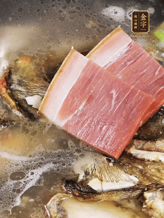 大火燒開，大火煮10~15分鐘。放入切好的豆腐，再煮5分鐘大火燒開，大火煮10~15分鐘。放入切好的豆腐，再煮5分鐘